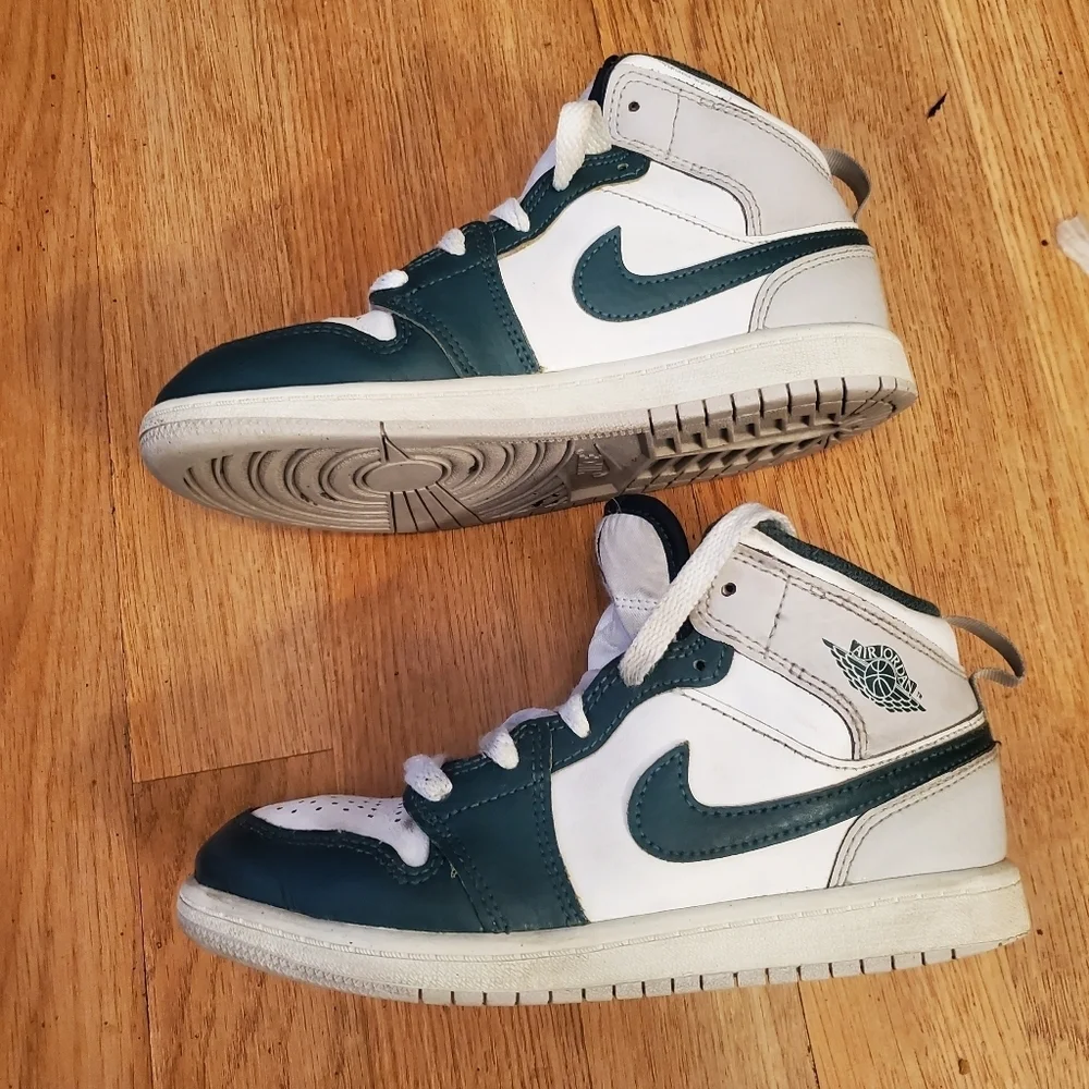 Nike Air Jordan Hightop Green White Sneakers,size 2Y
